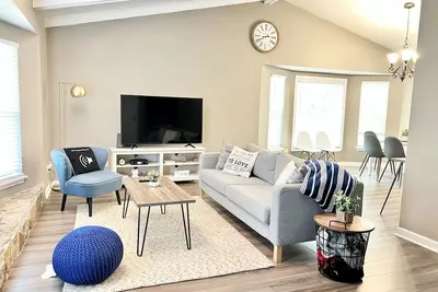 Image de ✨⚡️Unique Modern Retreat in the Heart of Duluth - Ideal For Long Term Stay💥💥⚡️