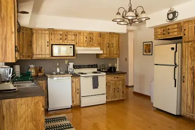 Image de Maison 5 étoiles privée au centre-ville de Bruce Crossing avec sauna + parking