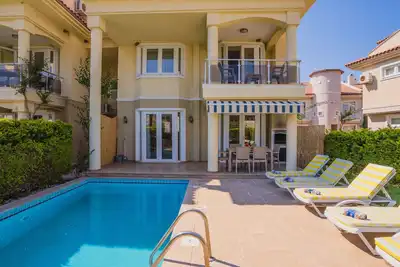 Image de Luxury, beachfront Villa with all new white goods, furnitures and private pool