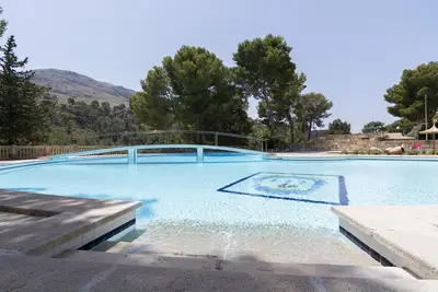 Gran Voramar Cala. 200 m2 pool and 6 bedrooms