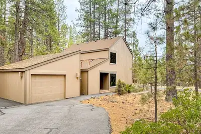 Image de Charmante maison Sunriver avec bain à remous privé, vélos pour adultes et enfants et 8 laissez-passer Sharc!