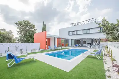 Villa Callie, luxe et nouvelle villa 3bdr Protaras avec piscine, près de la plage