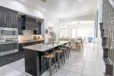 Image de Luxe Coral Ridge 5 chambres 3 1/2 Bath Town Home, 17 personnes! Près de la piscine et du golf