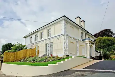 Image de 2 chambres à coucher à Tavistock