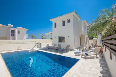 Villa Petra, Modern 3bdr Protaras Villa with Pool, In The Centre of Protaras
