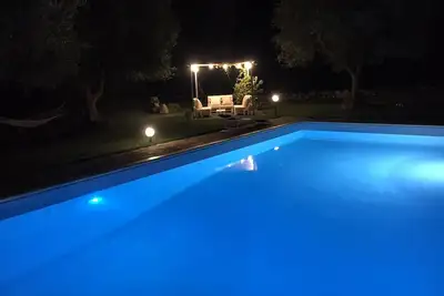 Image de Trullo Ă la campagne avec piscine et vue mer