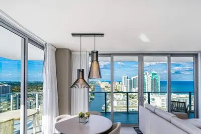 Image de Ocean view 2 bed Hyde Beach House 29th floor Miami
