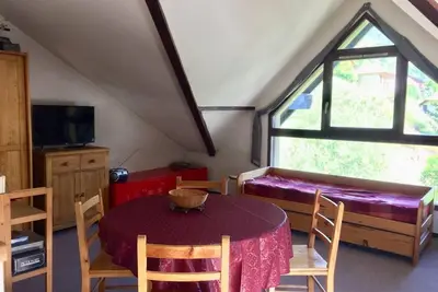 Image de 50m des commerces, 5ème étage, 25m², Vars
