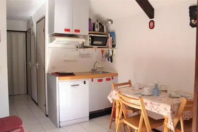 Image de 50m des commerces, 2ème étage, balcon, 25m², Vars