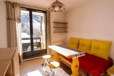 Image de 50m des commerces, 4ème étage, vue montagne, balcon, 23m², Vars