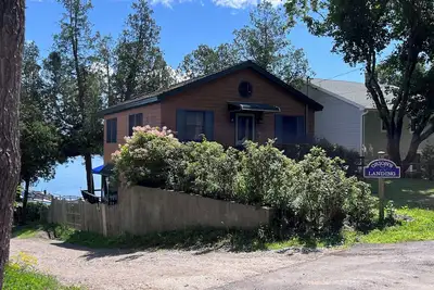 Image de Beautiful Cottage located on the Shore of Quahog Bay - Spacious deck and includes a private dock