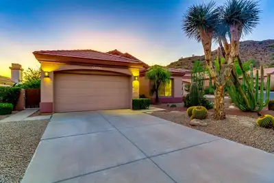 Image de Nouvelle liste! Maison haut de gamme avec piscine privée chauffée et magnifique patio