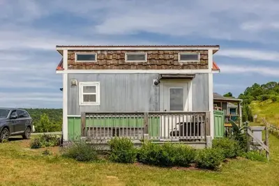Image de Petite maison au sommet d'une colline: Vues Spectaculaires!