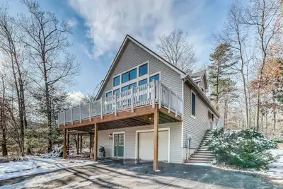 Image de Belle maison avec vue sur la montagne avec bain à remous privé, foyer et table de billard!