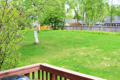 Image de Maison de ville élégante et propre sur le côté sud ensoleillé!