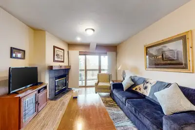 Image de Condo avec vue sur la montagne, piscine partagée, bain à remous et salle de sport - navette vers les ascenseurs