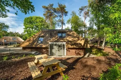 Image de Sprielderbosch 17 Luxury holiday home Veluwe, located in the woods