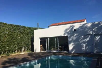 Espace rural avec piscine