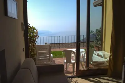 Image de Bel appartement avec terrasse et vue fantastique sur le lac