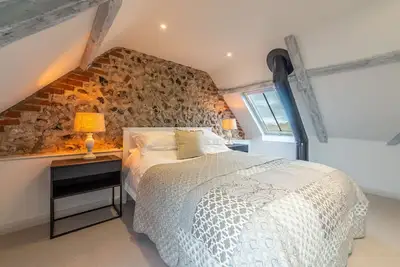 Une fabuleuse grange transformée en bijou pleine de caractère avec poutres apparentes