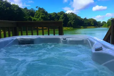 Image de The Lodge by the Lake, Dunbar avec bain à remous