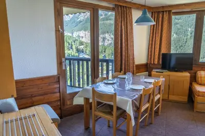 Image de À 100m des pistes de ski, 10ème étage, vue montagne, balcon, télévision, casier à ski, 39m²