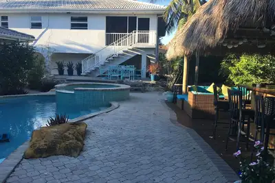 Image de Grand Flamingo Island Oasis - Immense cour privée / piscine / tiki / bar / quai