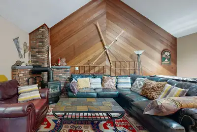 Image de Maison de ville confortable avec barbecue à gaz, baignoire à jets, foyer à gaz et Wi-Fi gratuit