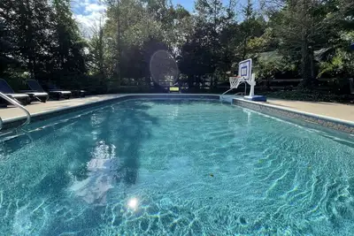 Image de Piscine chauffée 33 acres Étangs filtrés Gazebo Pêche Nature Promenades