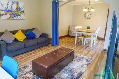 Image de Duplex côte à côte moderne et confortable - Très bien situé