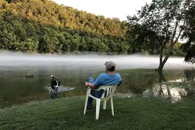 Image de Sur les rives de la rivière Whiter, privé avec rampe, idéal pour les réunions et la pêche
