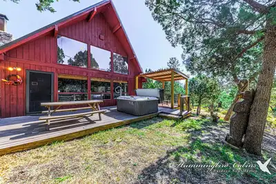 Image de Cabine Rustique Juste Au Sud Du Centre-Ville De Ruidoso Avec Hot Tub