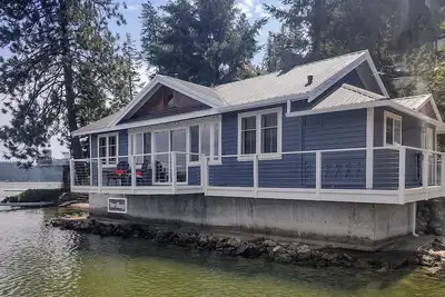 Image de Chalet de plage au bord de l'eau! Quai privé, vue imprenable, poisson depuis le pont, plage