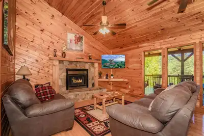 Image de Hickory Hollow Retreat: S/Secluded, Theater, Games, Hot Tub, Wifi, Yard, Pond. . .