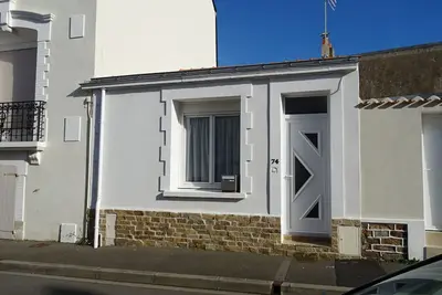 Image de Maison T2 agréable avec cour privative, à 400m de la plage et proche commerces, quartier calme