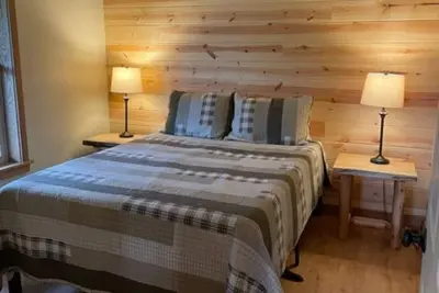 Image de Beautiful Cabin 1 Mile from the Boat Launch and Close to Many Others!