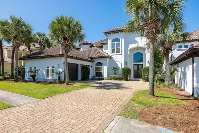 Image de Nautilus-Sleeps 17-Pool-Golf Cart-Pet Friendly