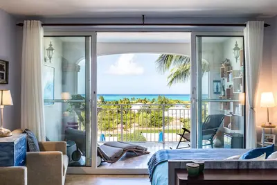 Image de Nouveau nid de luxe au paradis, vue sur l'océan Providenciales