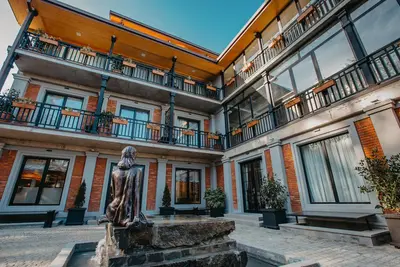 Image de Lieu lumineux et élégant avec piscine, bar et restaurant