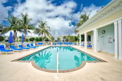 Image de Nouveau Sur Le MARCHÉ, à proximité des plages de l'île Anna Maria, de la piscine communautaire, des restaurants et des magasins à proximité.