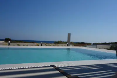 Image de Villa Ilios avec piscine extérieure, espace détente et barbecue - à proximité de la mer