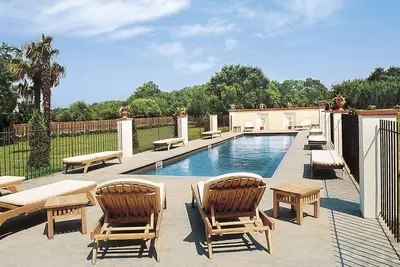 Image de Maison de vacances privée avec piscine privée, Wifi, Tv, patio, animaux admis, parking
