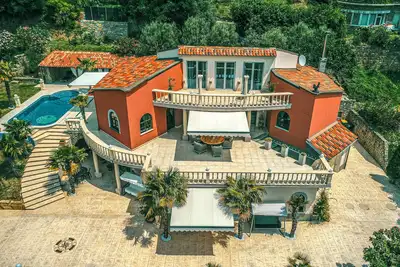 Image de Superbe maison à Ankaran avec sauna