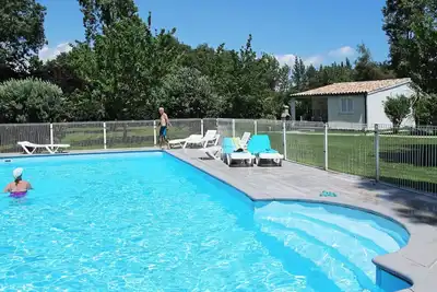 Image de Agréable appartement dans une maison de vacances avec Wifi, piscine, climatisation, Tv, terrasse