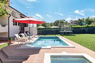 Image de Maison de vacances avec climatisation, piscine privée, Wifi, Tv, terrasse, animaux admis, parking