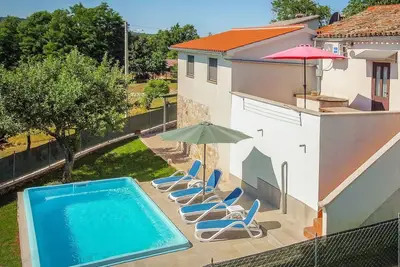Image de Belle maison de vacances privée avec Wifi, piscine privée, climatisation, Tv et terrasse