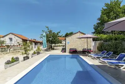 Image de Maison de vacances privée avec piscine privée, climatisation, Wifi, Tv, terrasse, animaux admis