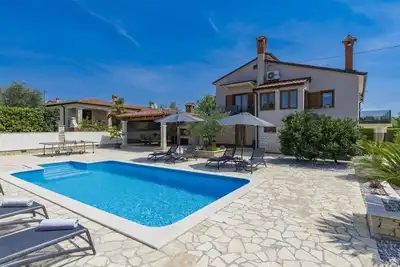 Image de Maison de vacances privée avec climatisation, bain à remous, Wifi, piscine privée, Tv, terrasse