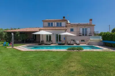 Image de Maison de vacances privée avec bain à remous, climatisation, piscine privée, Wifi, Tv, terrasse