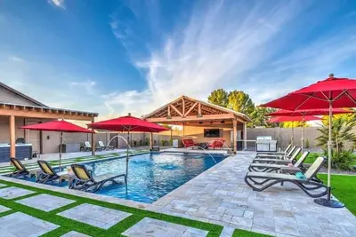Image de Nouvelle PROPRIÉTÉ! Espace EXTÉRIEUR Incroyable, Piscine / Spa CHAUFFÉ, 5bd, / 4ba, Dormons 15